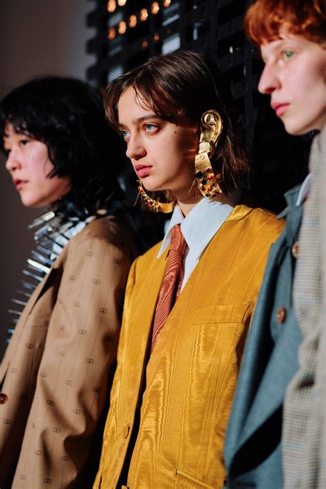 Nel backstage della sfilata di Gucci alla Milan Fashion 